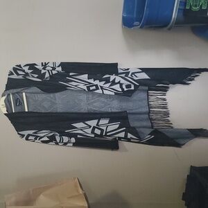 Seductions sweater wrap size m/l